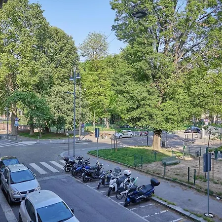 Lägenhet Navigli - Di Classe Con Terrazza *